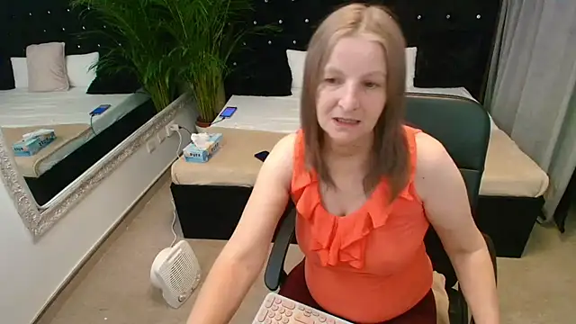 Snapshot of Lilly_hott chatting on November 24, 6:51 pm Lilly hott online show from November 24, 6:51 pm