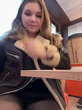 PumaShyXD online show from February 23, 2:25 pm