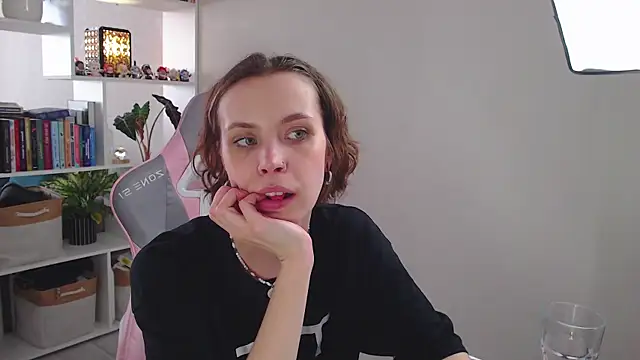 milly ross online show from February 25, 10:26 am