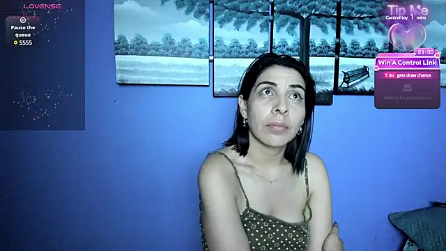 Snapshot of AdelleLennox_cg chatting on February 23, 2:29 am AdelleLennox cg online show from February 23, 2:29 am