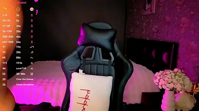 babyleilaa online show from February 18, 9:55 pm