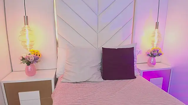 Flor delunaa online show from September 17, 12:40 pm