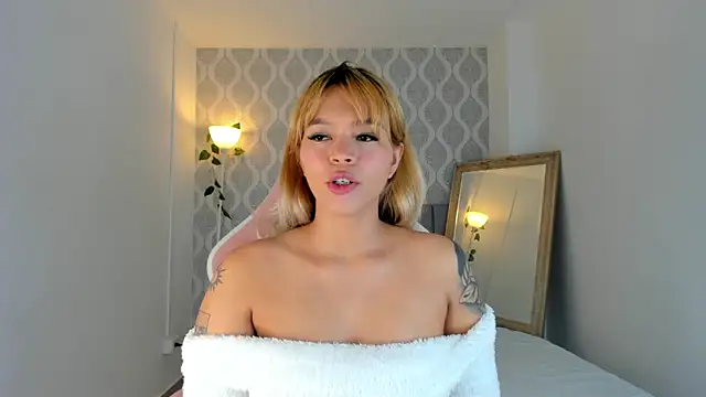 Snapshot of Adria_ross chatting on January 17, 12:21 pm Adria ross online show from January 17, 12:21 pm