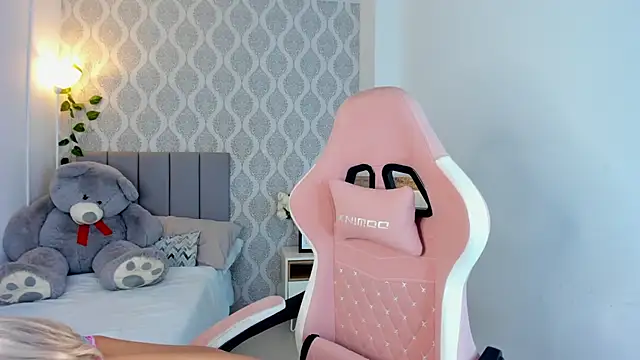 Snapshot of Adria_ross chatting on January 23, 12:19 pm Adria ross online show from January 23, 12:19 pm