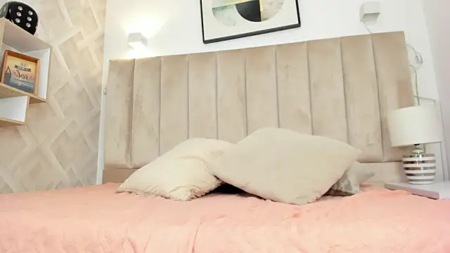 Anniie Queen online show from February 4, 4:29 am