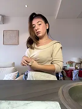 lyajoliee online show from April 14, 7:14 am