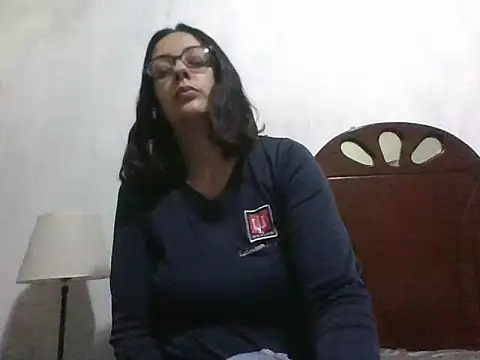 Samanthat33 online show from December 12, 5:10 am