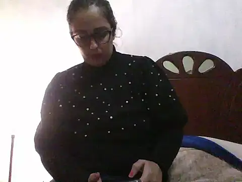 Samanthat33 online show from January 5, 2:17 am