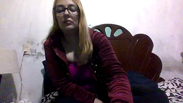 Samanthat33 online show from September 23, 6:05 am