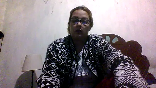 Samanthat33 online show from November 18, 4:39 am