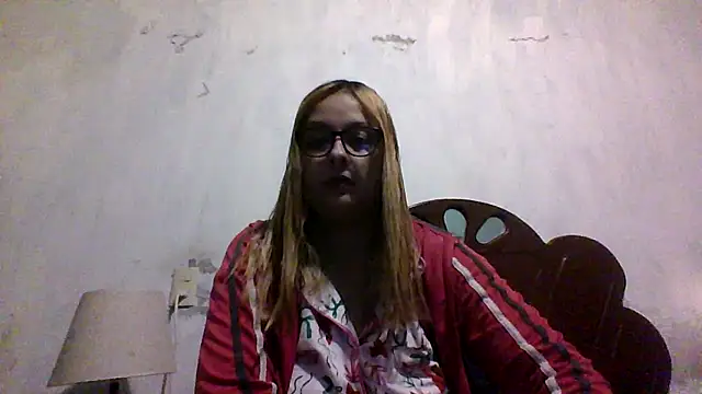 Samanthat33 online show from April 24, 3:53 am