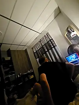 Snapshot of hotshotbad chatting on December 18, 8:04 pm hotshotbad online show from December 18, 8:04 pm