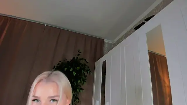 FrauSophia online show from February 1, 9:08 pm