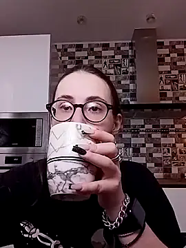 Snapshot of MartiniiSelenna chatting on January 21, 6:43 am MartiniiSelenna online show from January 21, 6:43 am