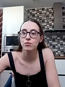 Snapshot of MartiniiSelenna chatting on February 2, 9:51 am MartiniiSelenna online show from February 2, 9:51 am
