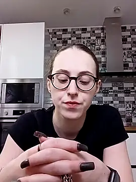 Snapshot of MartiniiSelenna chatting on February 6, 6:40 am MartiniiSelenna online show from February 6, 6:40 am