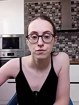 Snapshot of MartiniiSelenna chatting on February 6, 9:43 am MartiniiSelenna online show from February 6, 9:43 am