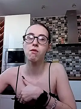 Snapshot of MartiniiSelenna chatting on February 19, 6:44 am MartiniiSelenna online show from February 19, 6:44 am