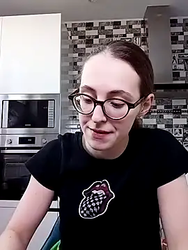 Snapshot of MartiniiSelenna chatting on February 21, 6:40 am MartiniiSelenna online show from February 21, 6:40 am