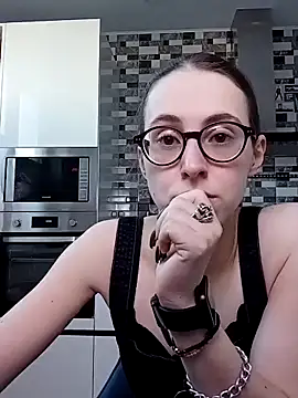 Snapshot of MartiniiSelenna chatting on February 24, 6:49 am MartiniiSelenna online show from February 24, 6:49 am