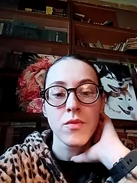 Snapshot of MartiniiSelenna chatting on March 5, 7:38 am MartiniiSelenna online show from March 5, 7:38 am