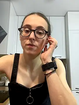 Snapshot of MartiniiSelenna chatting on October 1, 5:24 am MartiniiSelenna online show from October 1, 5:24 am