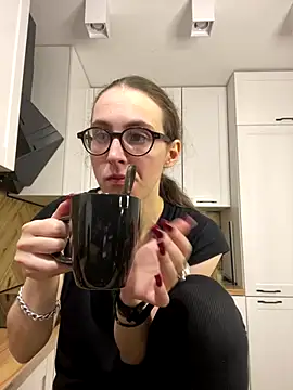 Snapshot of MartiniiSelenna chatting on October 9, 5:49 am MartiniiSelenna online show from October 9, 5:49 am