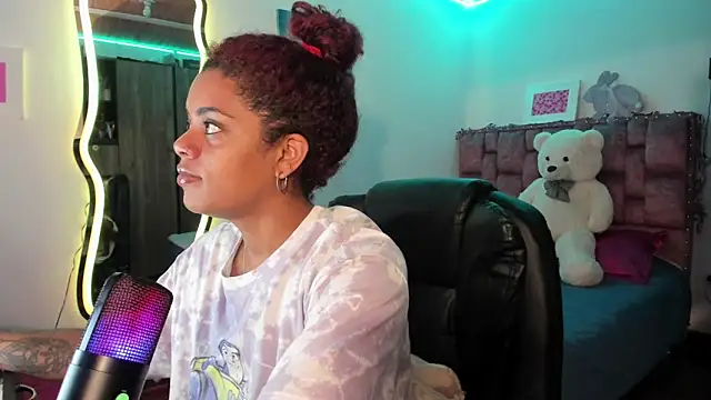 ladyrd1 online show from February 23, 6:39 am