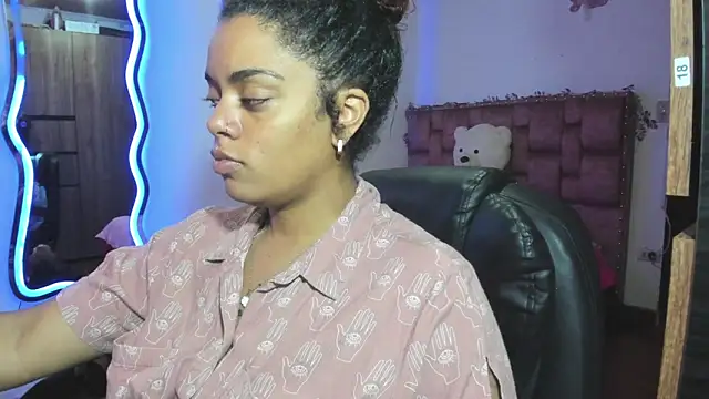 ladyrd1 online show from February 28, 10:22 pm