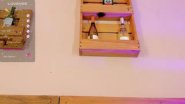 Snapshot of melanieecox chatting on February 20, 1:36 am melanieecox online show from February 20, 1:36 am