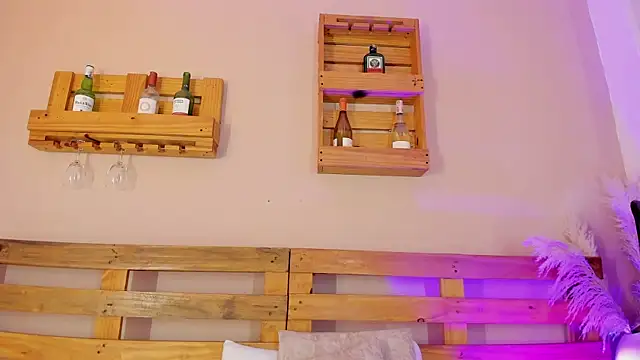 Snapshot of melanieecox chatting on February 26, 1:53 am melanieecox online show from February 26, 1:53 am