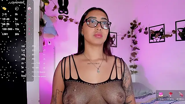 Snapshot of melanieecox chatting on December 14, 7:40 pm melanieecox online show from December 14, 7:40 pm