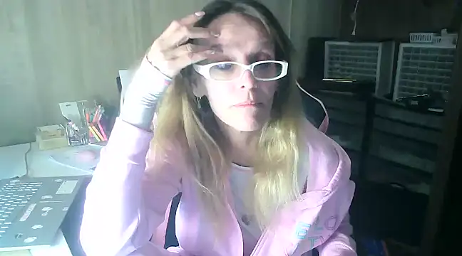 MsJustDamn71 online show from December 20, 5:14 am