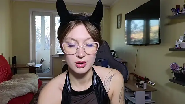 Snapshot of MalvinaBlum chatting on October 25, 1:46 am MalvinaBlum online show from October 25, 1:46 am
