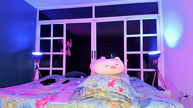 sabrinamilani online show from February 28, 6:32 am