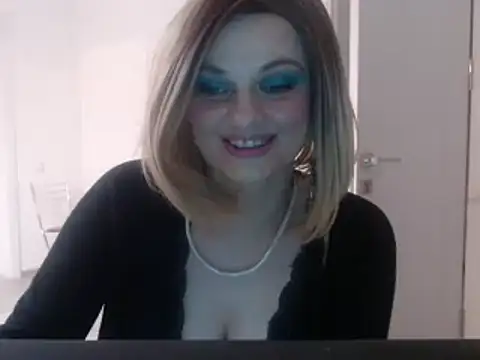 Snapshot of YourSweetJam chatting on January 4, 4:22 pm YourSweetJam online show from January 4, 4:22 pm