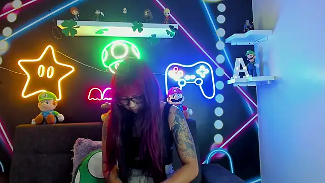 alaia-rogers online show from March 18, 11:41 am