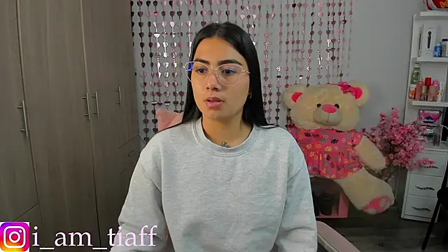 Snapshot of tifany_tay2 chatting on April 21, 12:11 pm tifany tay2 online show from April 21, 12:11 pm
