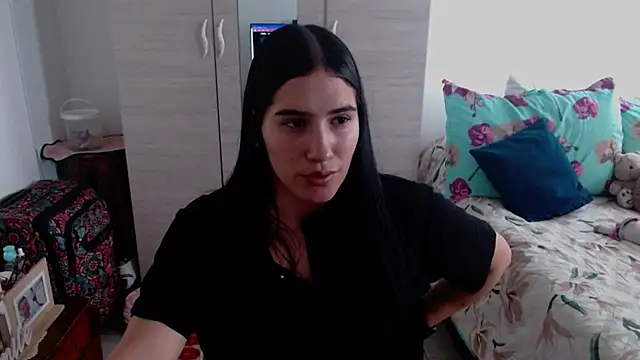 Naomi D online show from April 18, 9:15 pm