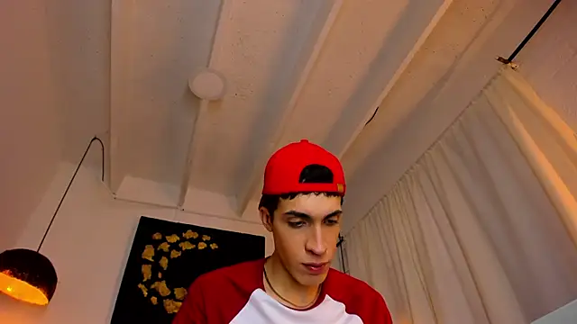 Snapshot of Angel_Snowhotxxx chatting on December 6, 8:40 pm Angel Snowhotxxx online show from December 6, 8:40 pm