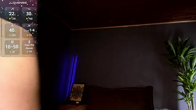 Snapshot of Angel_Snowhotxxx chatting on November 12, 2:45 am Angel Snowhotxxx online show from November 12, 2:45 am