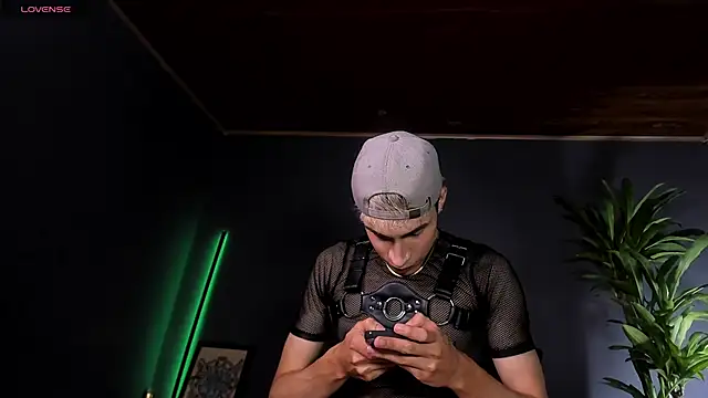 Snapshot of Angel_Snowhotxxx chatting on November 28, 11:18 pm Angel Snowhotxxx online show from November 28, 11:18 pm