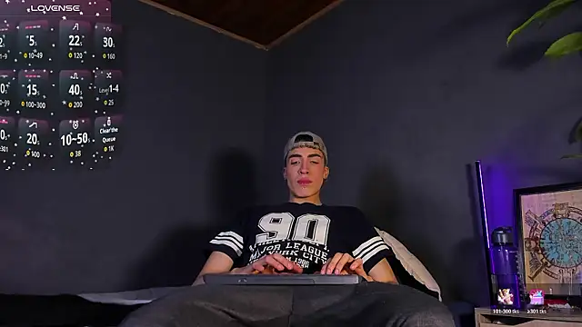 Snapshot of Angel_Snowhotxxx chatting on February 28, 2:12 am Angel Snowhotxxx online show from February 28, 2:12 am