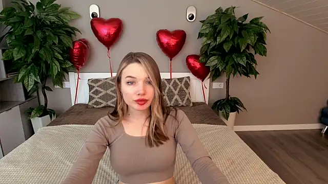 Snapshot of IceDanielles chatting on February 13, 2:20 pm IceDanielles online show from February 13, 2:20 pm