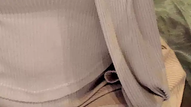 Snapshot of IceDanielles chatting on October 4, 5:38 am IceDanielles online show from October 4, 5:38 am