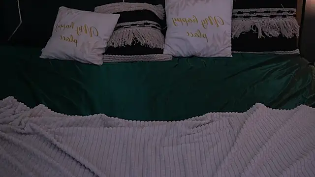 Snapshot of IceDanielles chatting on November 4, 1:43 pm IceDanielles online show from November 4, 1:43 pm