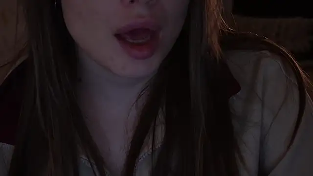 Snapshot of IceDanielles chatting on December 21, 1:40 pm IceDanielles online show from December 21, 1:40 pm