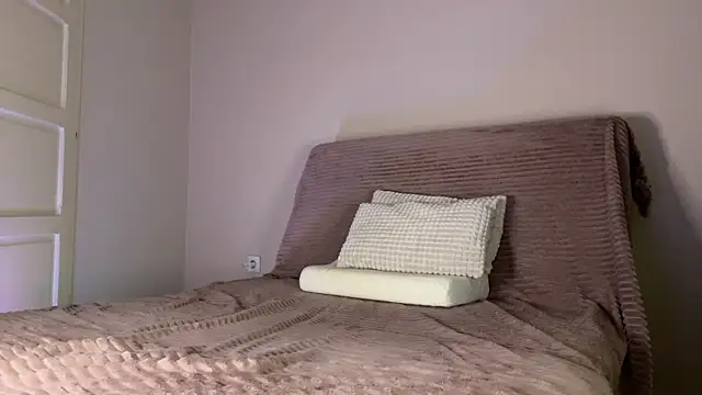 itsmaxxbaby  online show from April 8, 4:34 am