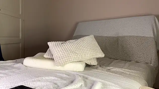 itsmaxxbaby  online show from April 16, 1:17 am