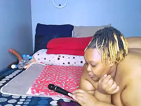 Snapshot of fatafricanqueen chatting on September 27, 10:53 am fatafricanqueen online show from September 27, 10:53 am